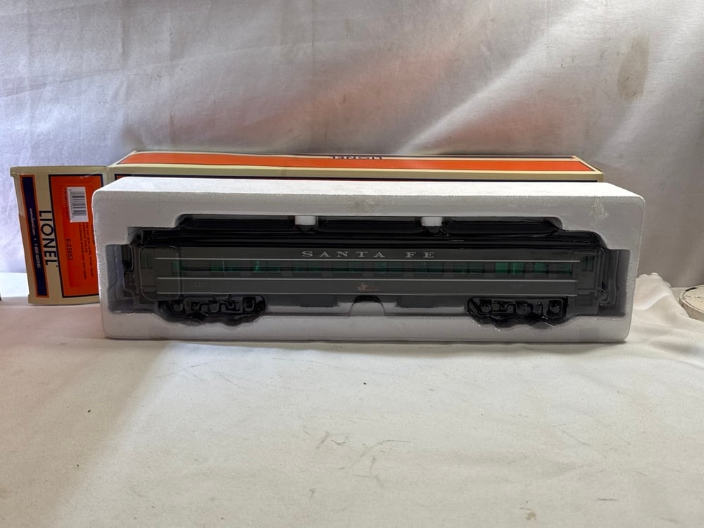 Lionel Sante- Fe Coach Car: Lionel Sante- Fe Coach Car