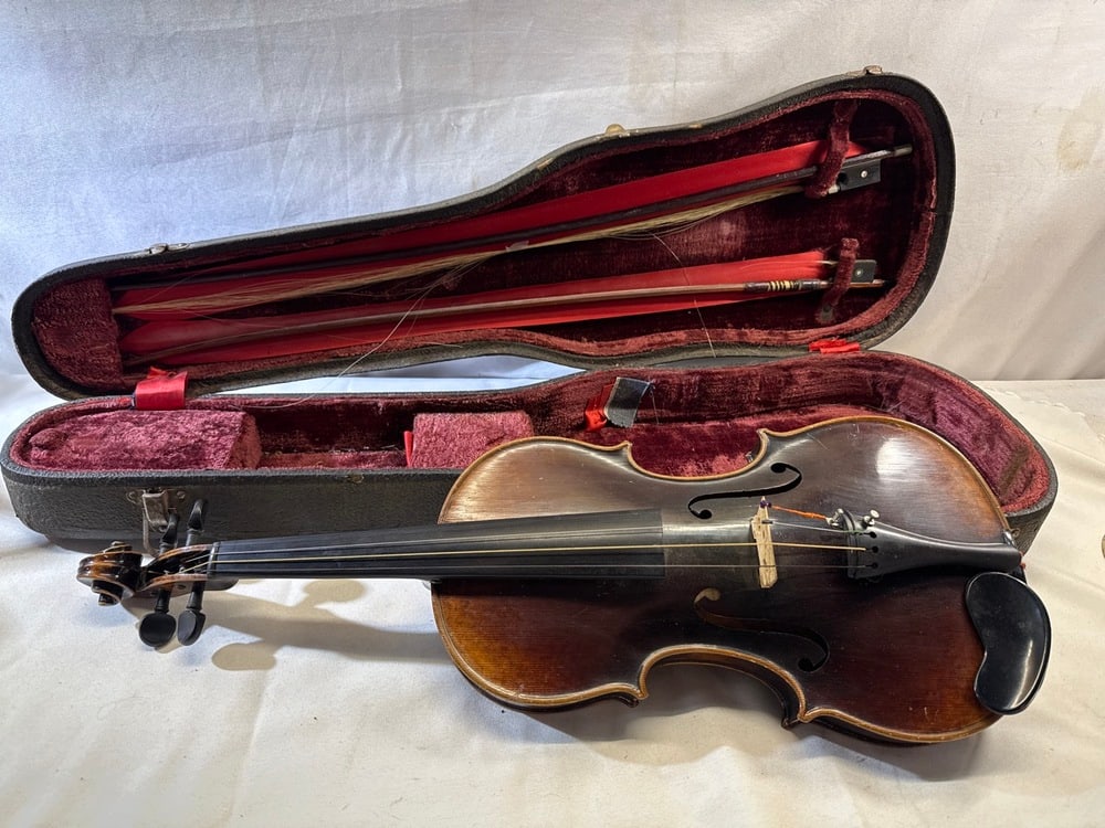 Vtg. Violin In Hard Case: Vtg. Violin In Hard Case ; Copy of Josef Guarnerius