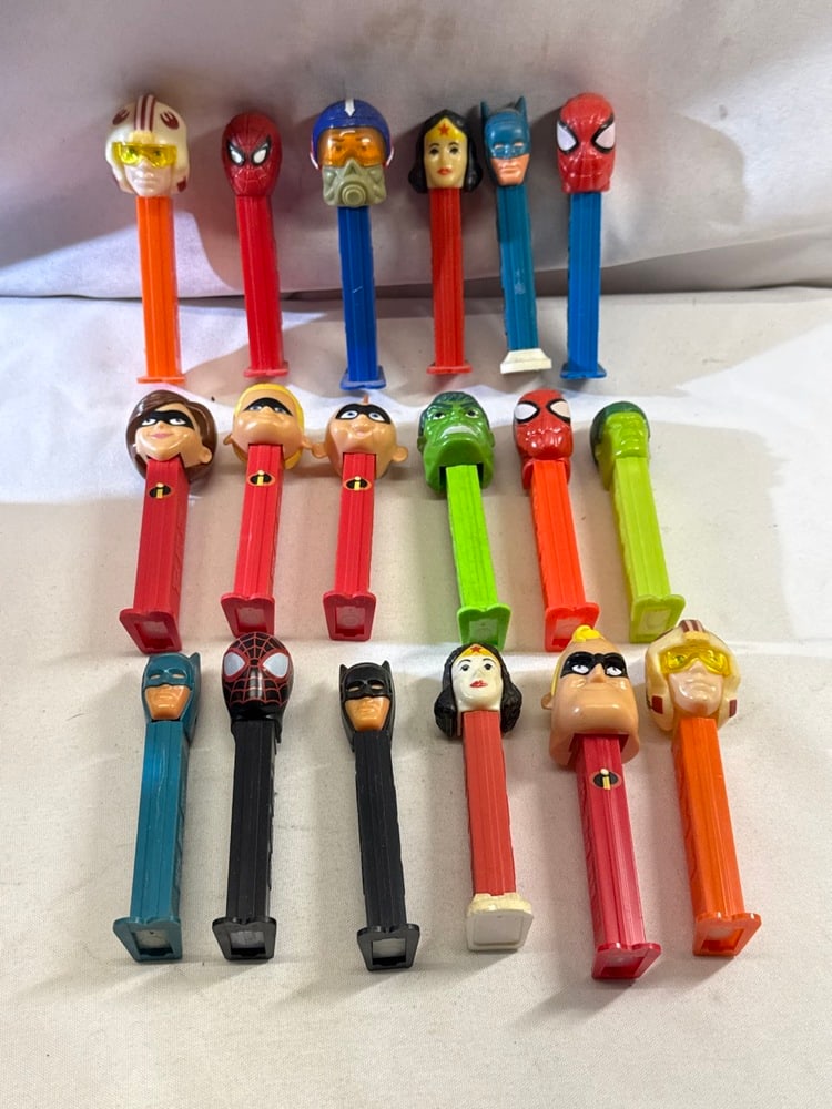 Vtg. Pez Dispensers: Vtg. Pez Dispensers including Spider-Man, Incredibles, Batman, Hulk and more