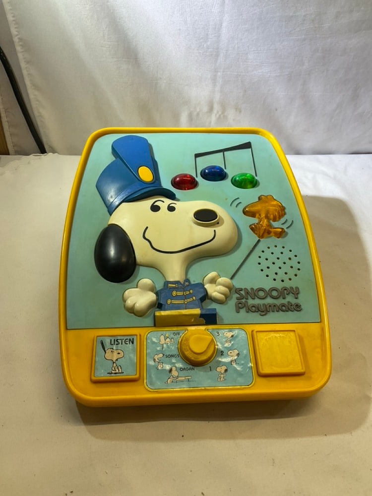 Snoopy Playmate Interactive Toy: Vintage Hasbro Snoopy Playmate 1980 Electronic Activity Center/Works