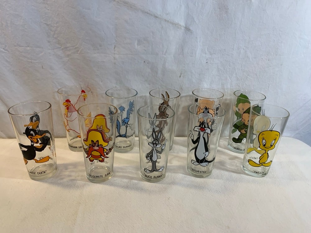 Vtg Looney Tunes Pepsi Glasses: Vtg 1973 Looney Tunes Pepsi Collector Glasses- Bugs, Tweety, Daffy, Elmer, Porky, Road Runner, Foghorn, Yosemite Sam, Sylvester, Wile E Coyote