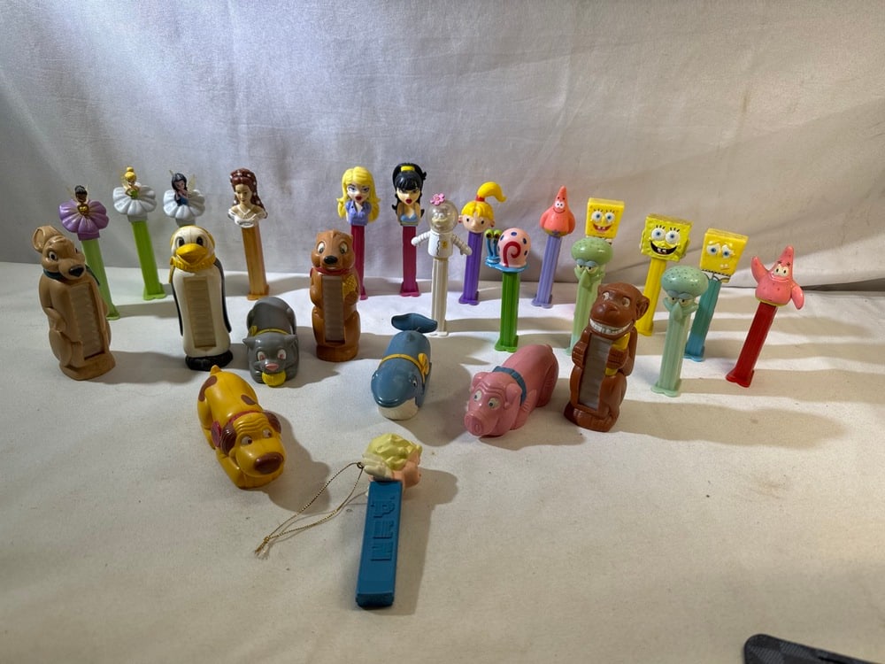 Pez Dispensers: Pez Dispensers/Sponge Bob/Bratz/Disney/Pez Petz/Slovenia/China