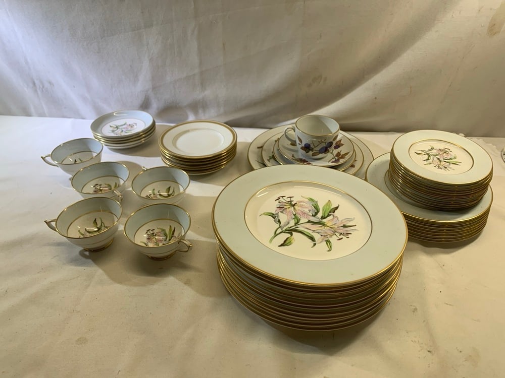 Mixed China Lot: Mixed China Lot including Limoges, Paragon, & Royal Worcester