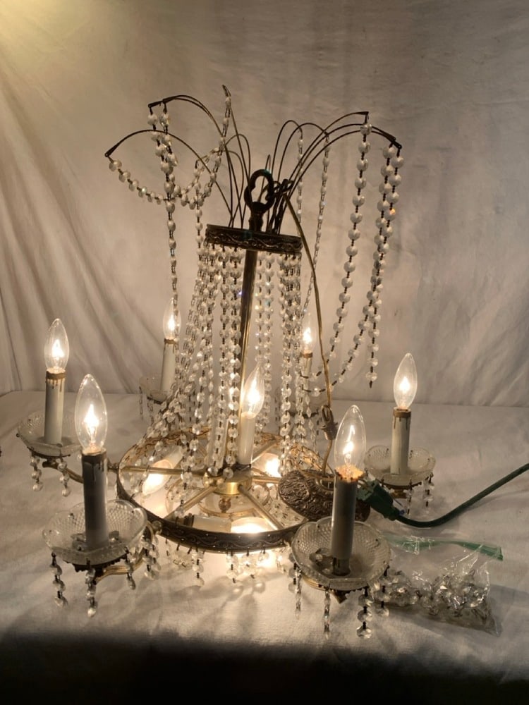 Vtg Chandelier With Prisms: Vtg Chandelier With Prisms
