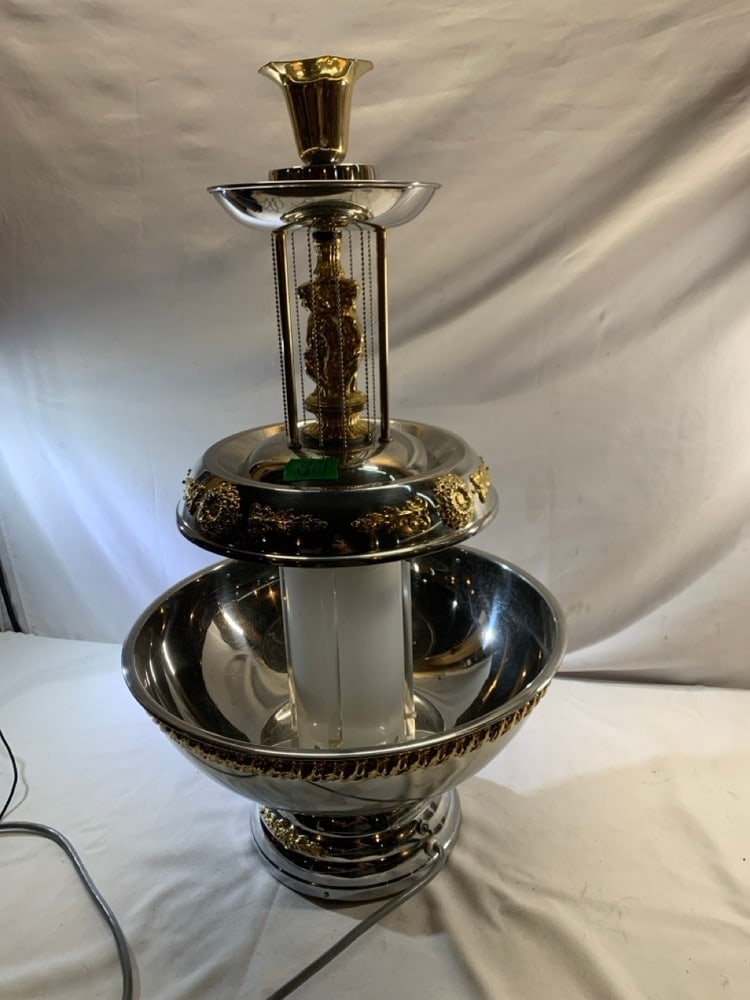 5 Gallon Beverage Fountain: 5 Gallon 3 Tiered Beverage Fountain/ Works