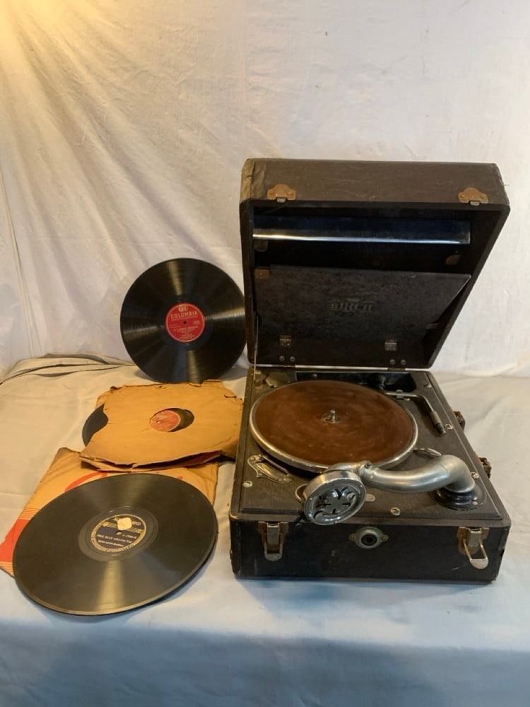 Birch Suitcase Phonograph (1 of 9)