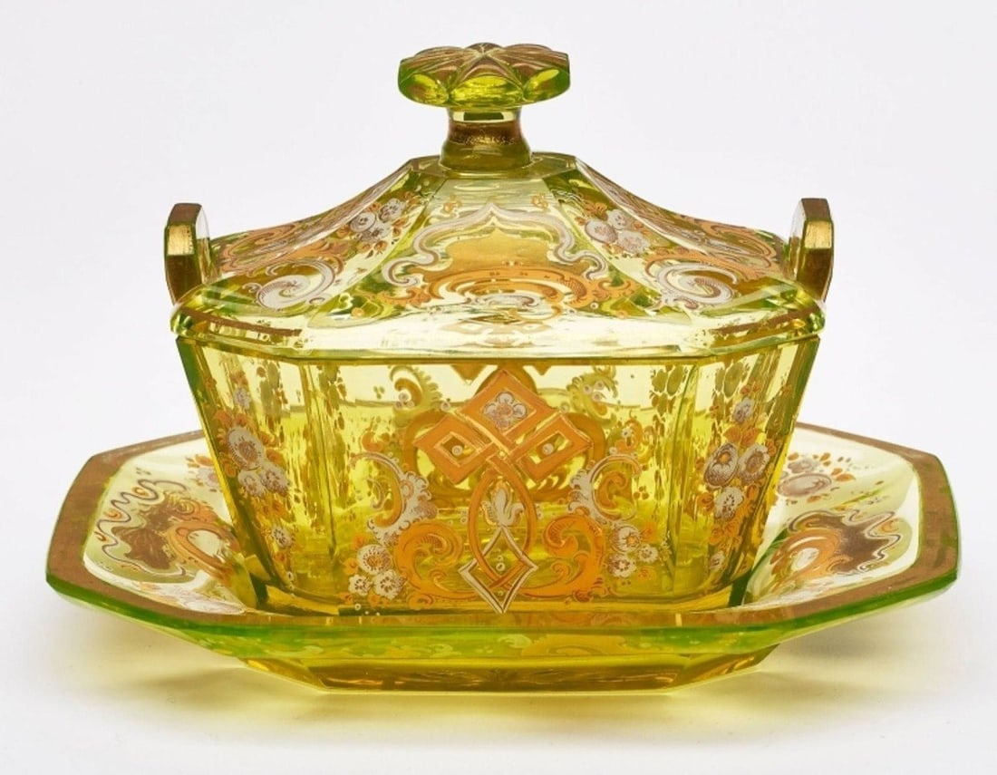 Exclusive Antique Uranium Vaseline Glass Bomboniere Trio (1 of 12)