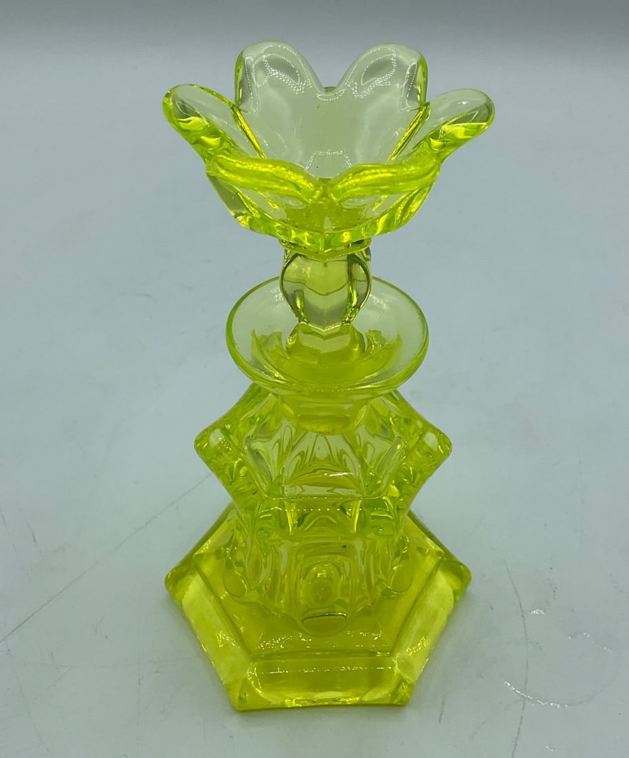 Antique Uranium Baccarat Glass Perfume Bottle: H:13cmPerfect condition.