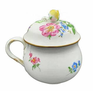 Meissen porcelain chocolate cup / Meissen porcelain covered cup: Meissen porcelain chocolate cup / Meissen porcelain covered cup
