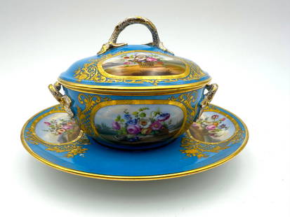 Very Rare Sevres Porcelain cuelle Trio In Blue Hand Painted,perfect Condition: Hauteur: 6 cmlargeur sur la jante: 13 cmLargeur du plateau : 29 cm
