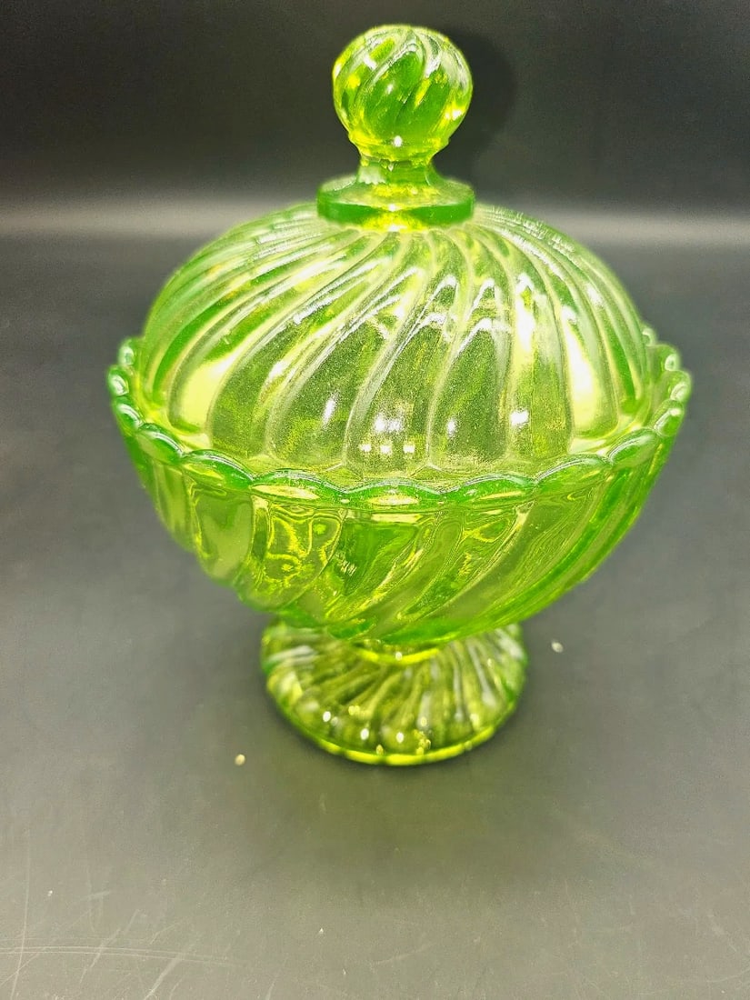 Antique Baccarat Bamboo Uranium Glass Bonbonniere: Antique Baccarat Uranium glass bambou decor covered glass bonbonniere.Condition: PerfectH:18cmWidth across the rim:13cm