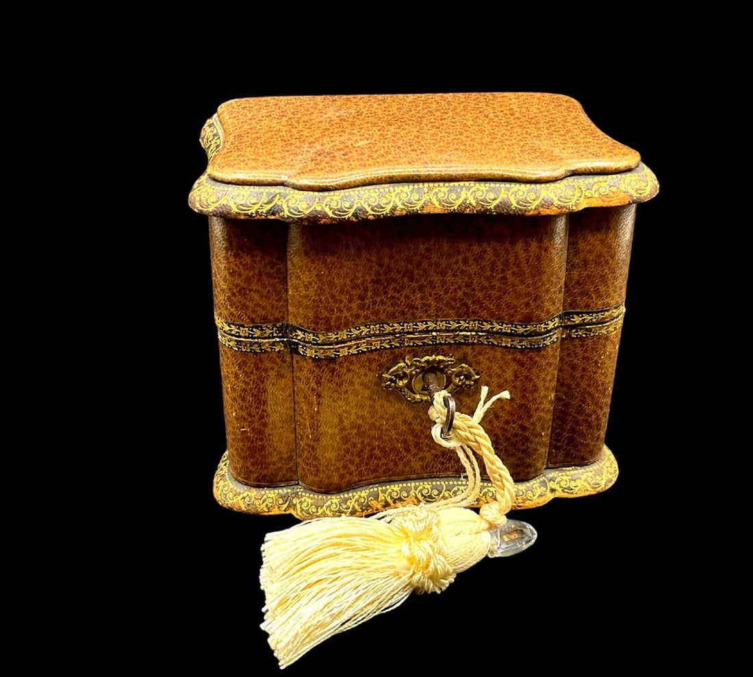 Grand Tour Traveling box with Scent/perfume Bottle, In Leather Bound Ornate Case, Blue Velvet (1 of 11)