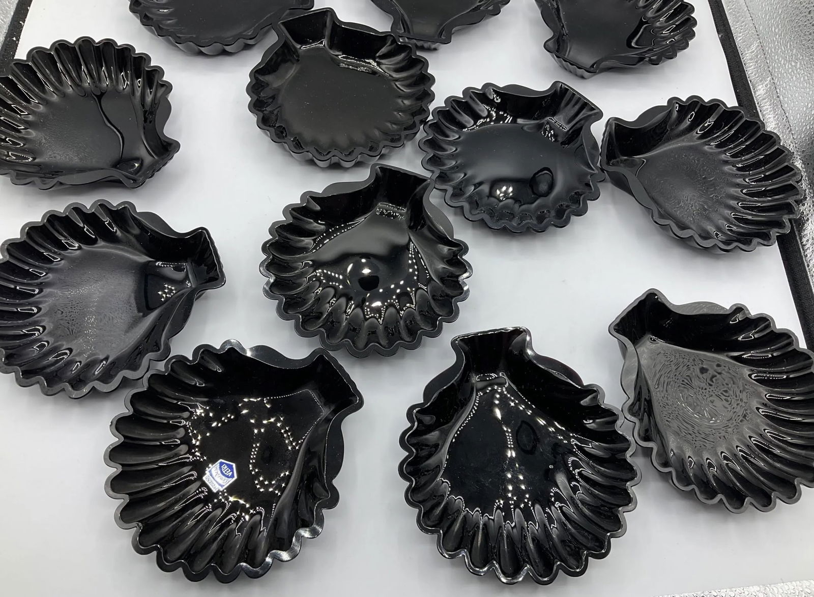 Set of 12 Antique French Opaline Glass Shell Shaped Dishes. Perfect (1 of 7)