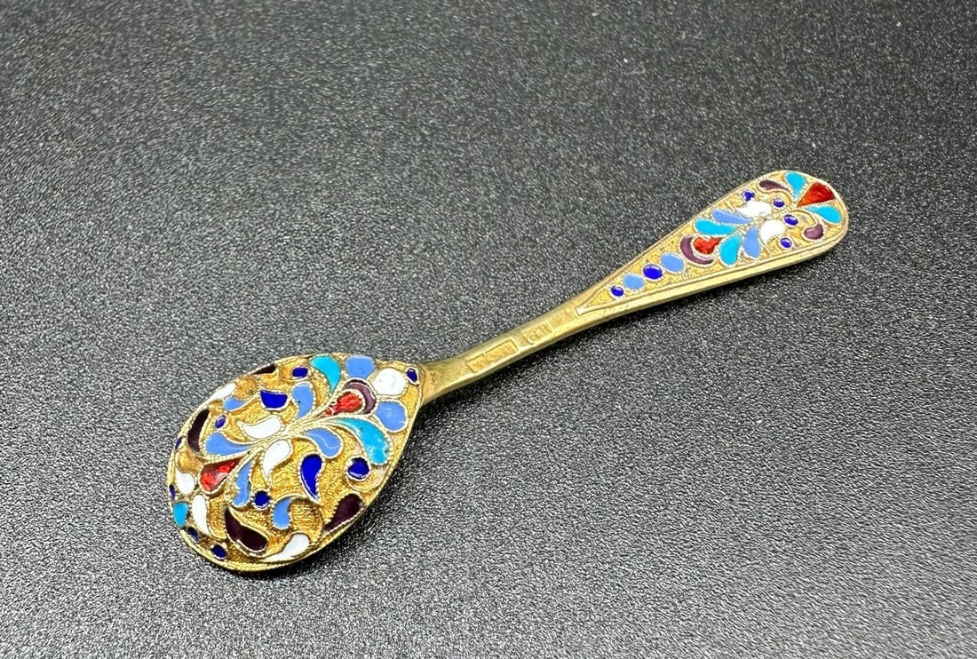 Russian Antique cloisonné enamel spoon for salt cellar: Russian Antique cloisonné enamel spoon for salt cellar.Condition: Very good.Measures: 7cmVarious marks including 84,KAA(?) initials