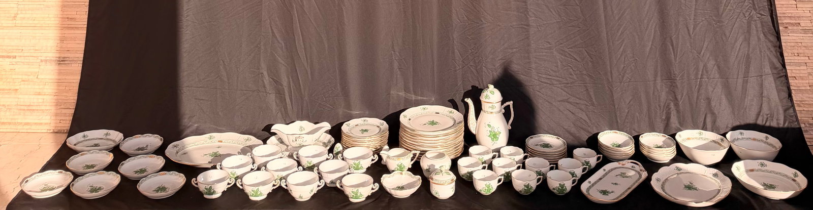 Herend porcelain Apponyi 78 pieces ,very rare dinner and tea service: 2Salt,pepper 6saucers-16,5cm1sauce boat height 8cmlength23,5cm,width 12,5cm1shell shape plate 14/14/4cm1milk pot 15/8/7cm12plates -25cm1sugar pot-11,5/11cm1Tea pot-24,5/17,5/12cm1charger-22cm1plate-17