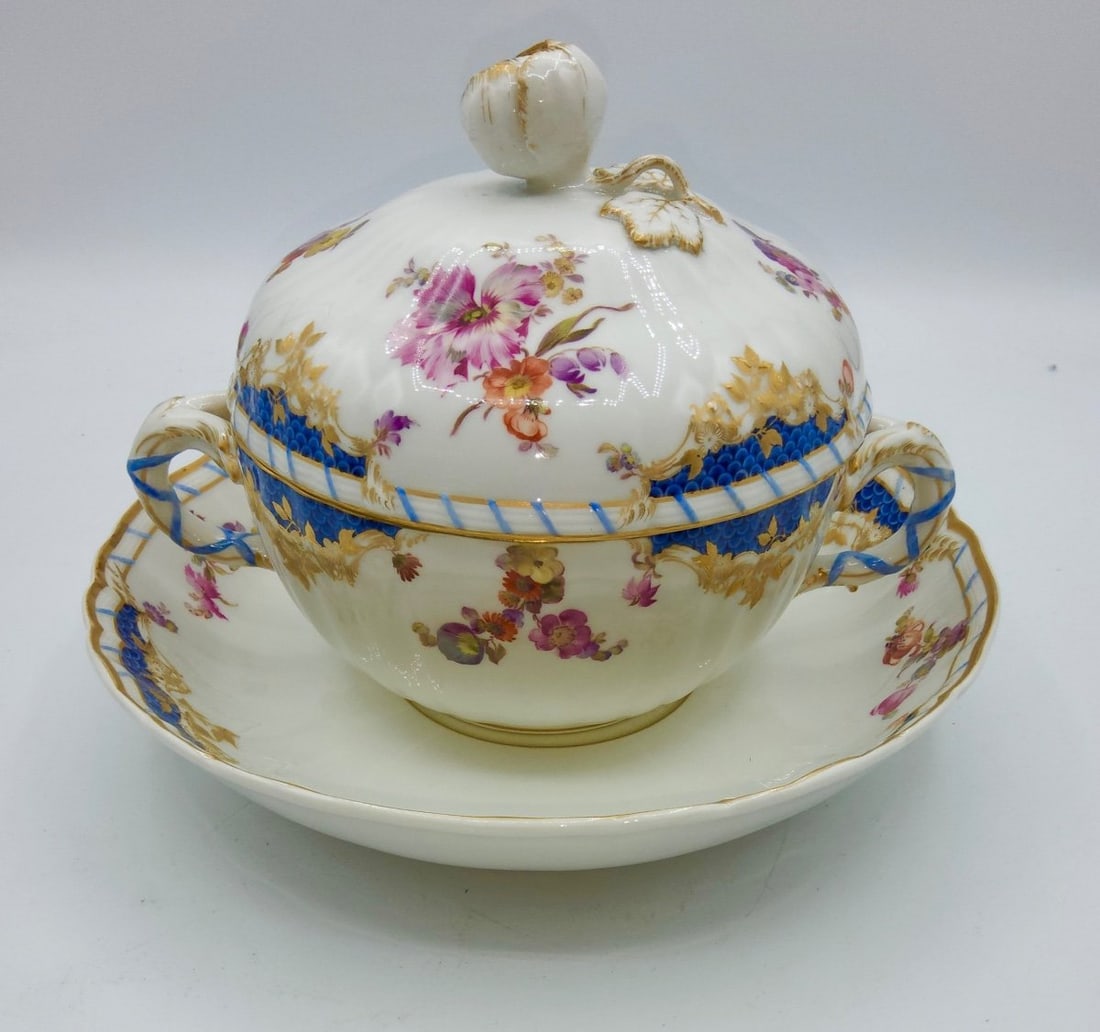 Kpm Porcelain ecule With Coveted And Charger: Beautiful porcelain trio included ecuelle,lid and a charger.H:15cmWidth:22cmPerfect condition.