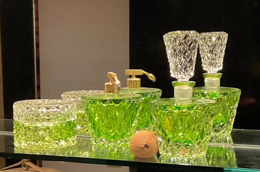 Baccarat crystal Green glass toiletry set diamond cut,set of 3: Magnificent crystal baccarat set.Glass is in perfect condition