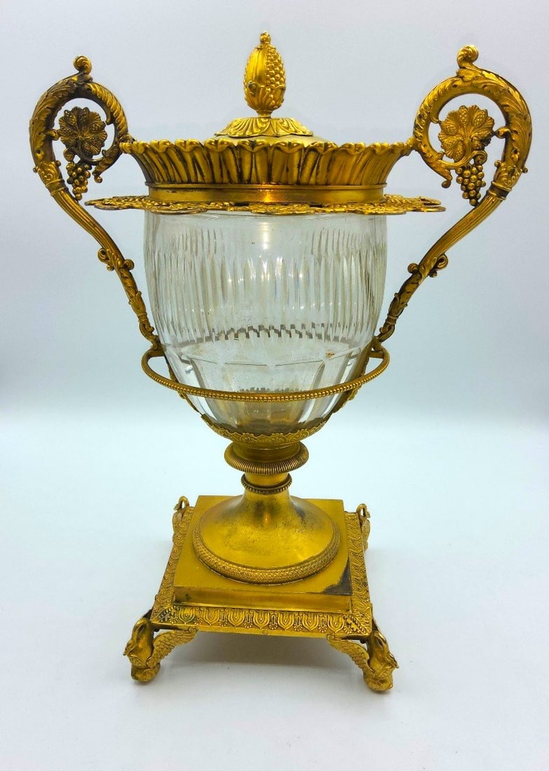 Antique French Silver Gilded Centerpiece With Baccarat Glass,large,marked,XIXth century: Magnificent large centerpiece in silver vermeil placed on swan-shaped legs decorated with vine leaves and grapes, double handle set around a baccarat glass.Total weight 1kg 825grMeasurements:35cm/22cm