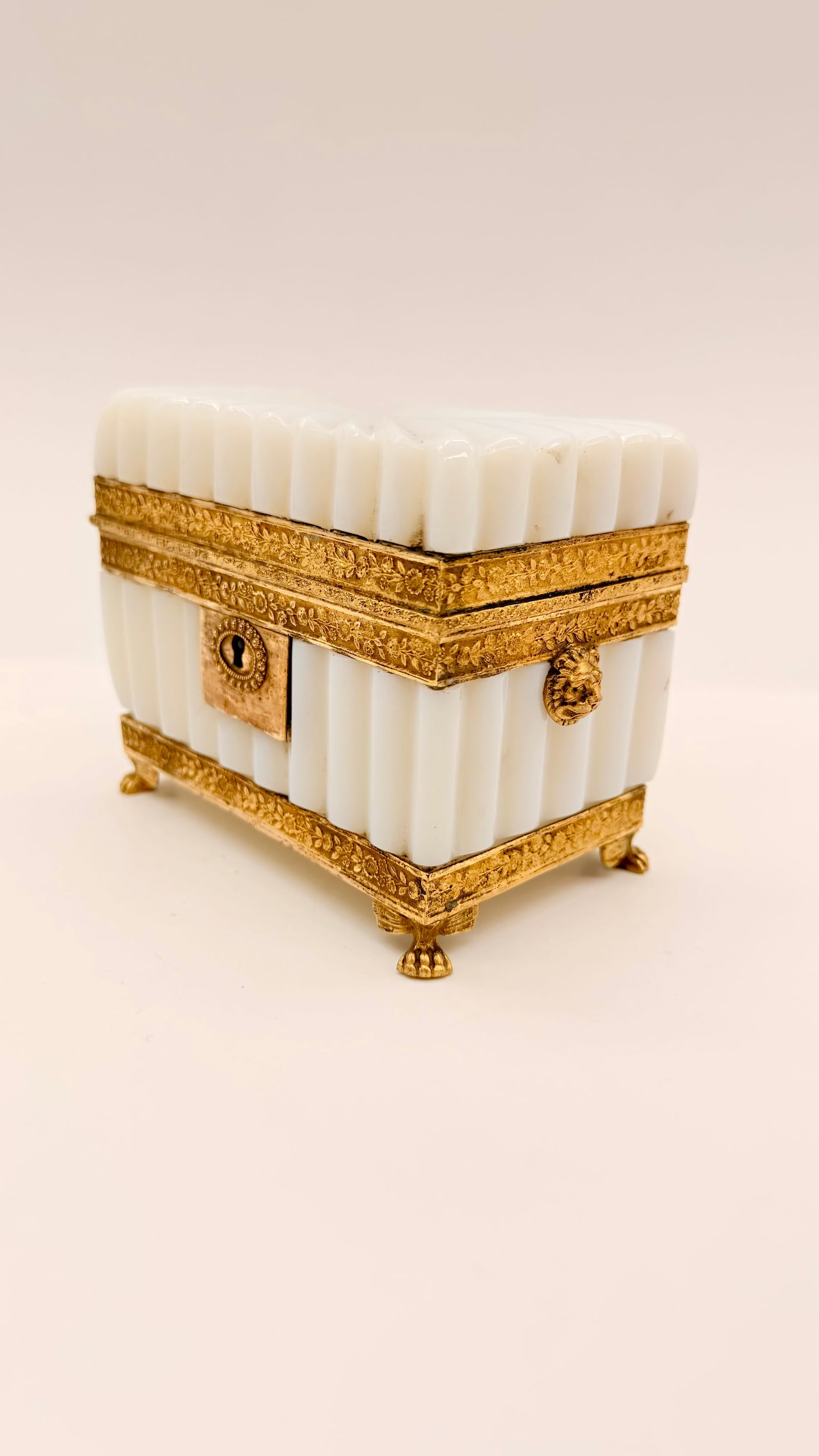 Antique French Opaline Bulle de Savon casket box,Charles X: 19th centuryFRENCH OPALINE GLASS Bulle de Savon BOX IN THE SHAPE OF A CASKETRibbed body and lid, with gilded bronze fittings and “lion's head” ornaments on the sides.In VERY good condition!