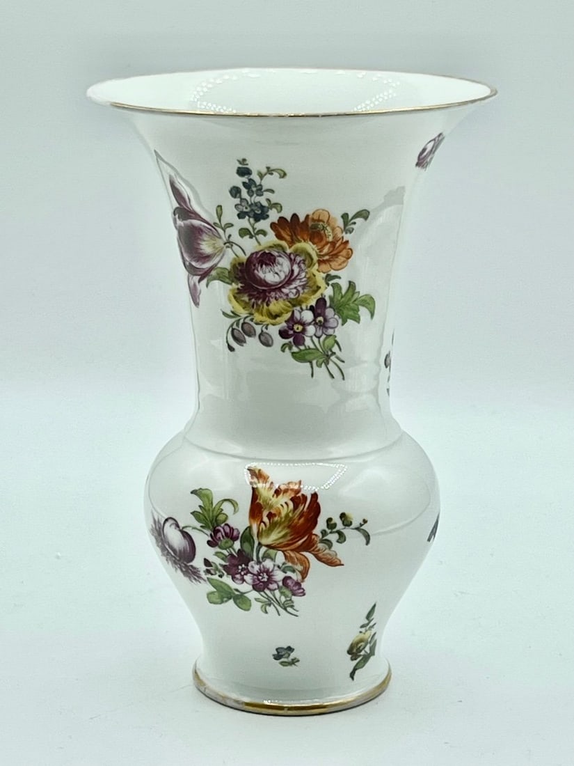 Meissen Vase 18century ,Augustus Rex marks. (1 of 8)