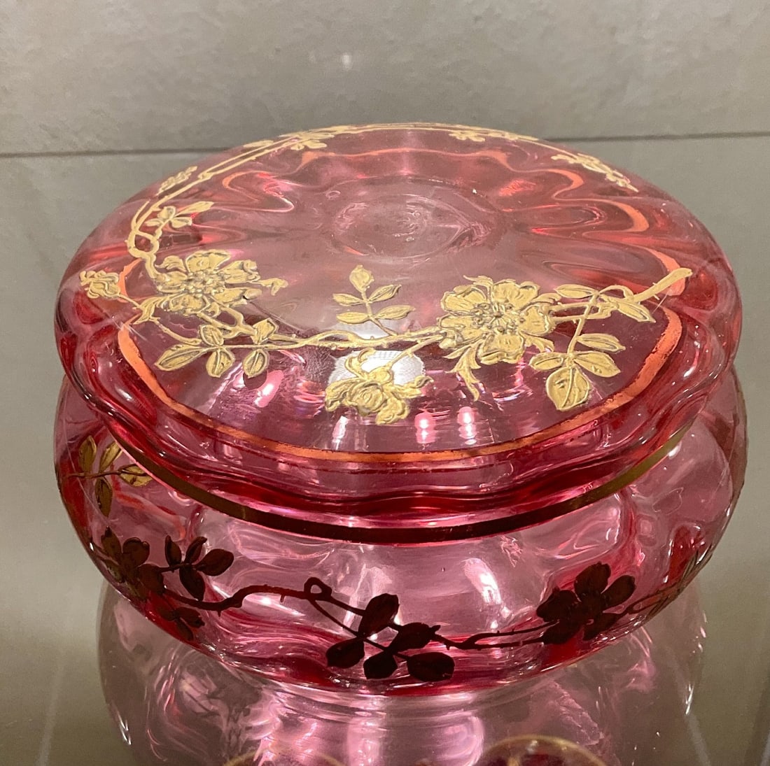 Baccarat glass jewellery box in cranberry colour with a gold decor,19century Baccarat glass (1 of 11)