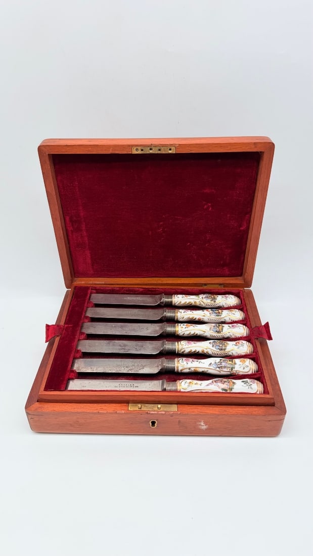SET OF TWELVE 18TH-CENTURY GERMAN KNIVES WITH PORCELAIN HANDLES, MEISSEN (1 of 12)