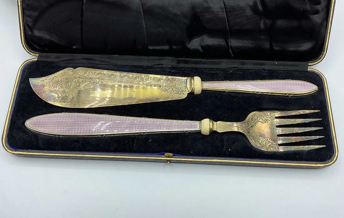 Faberge Guilloche Enamelled Silver Fish Service Accompanied by a Case (1 of 7)