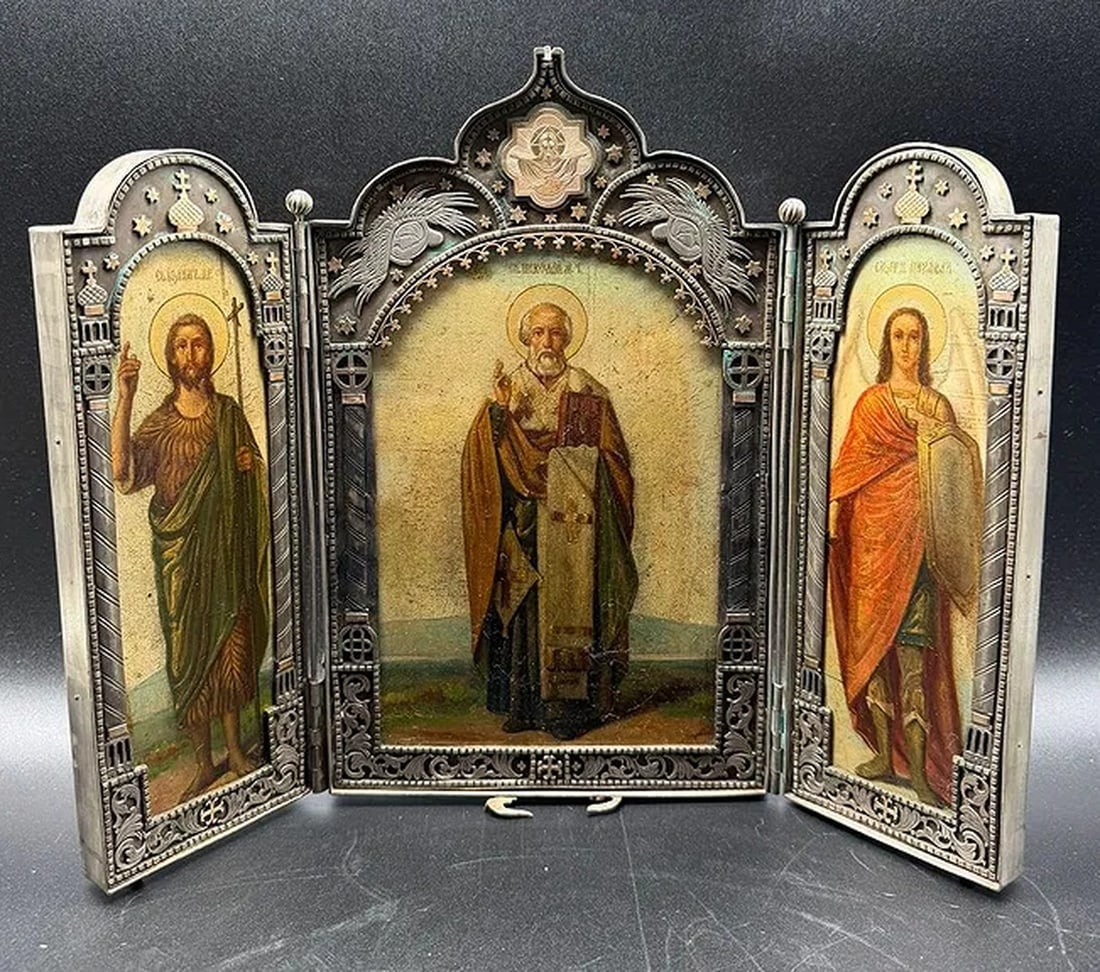 19th Century Russian Silver And Enamel Triptych With Saints John, Nicholas And Michael: 19th-century Russian school.Triptych depicting Saint John, Saint Nicholas and Saint Michael.Silver and enamel on silver.H_30 cm, W_37 cm (unfolded)H_30 cm, W_18 cm (folded).Slight crazing.Each saint i