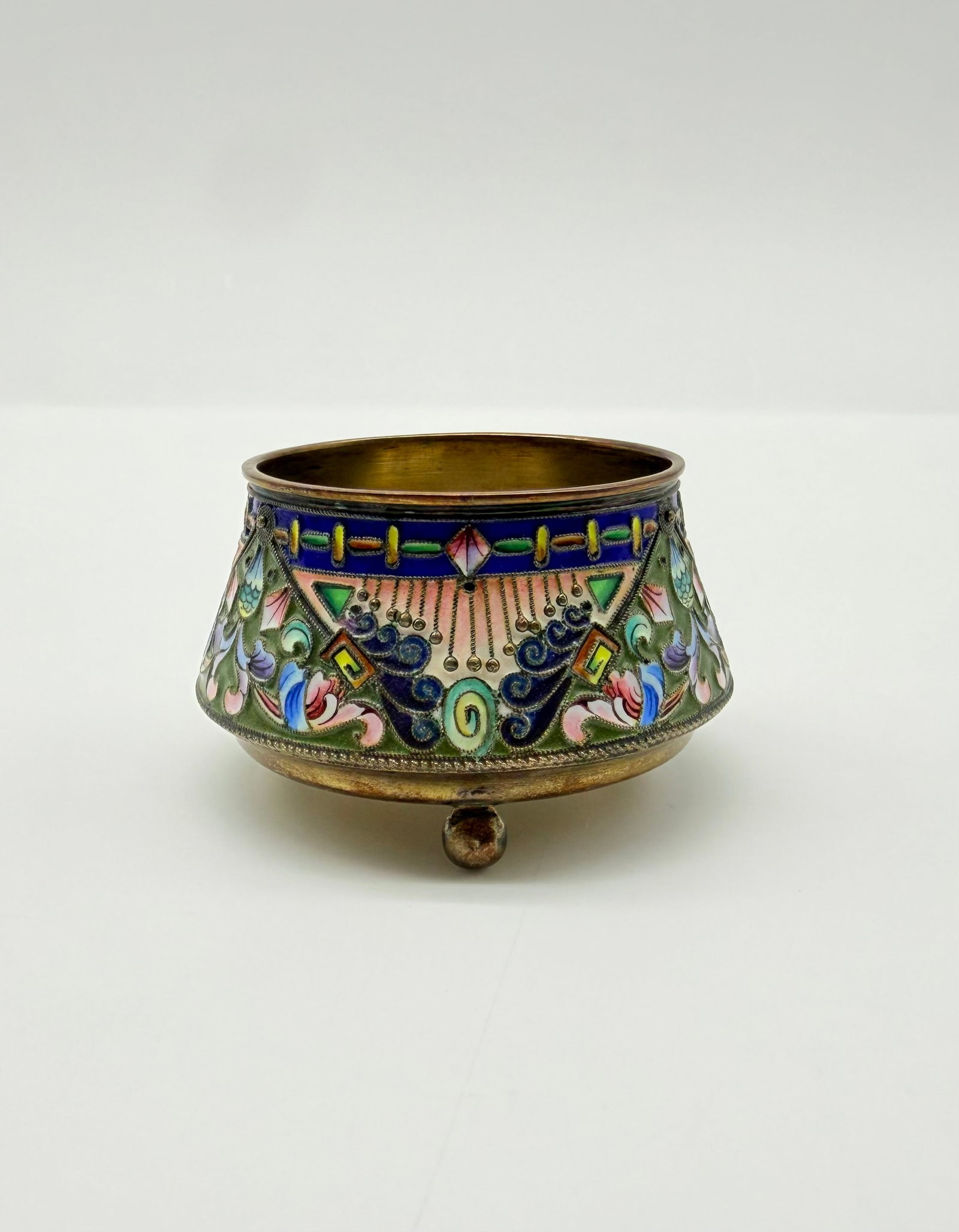 Moscow 20th Artel Silver and Cloisonné Enamel Salt Cellar, Nicolas II Period, 1908–1917: Conical salt cellar in silver and polychrome cloisonné enamel – geometric and stylized decoration, with a midnight-blue upper frieze, resting on three small ball feet.Hallmarks: 84 zolotniks, with 