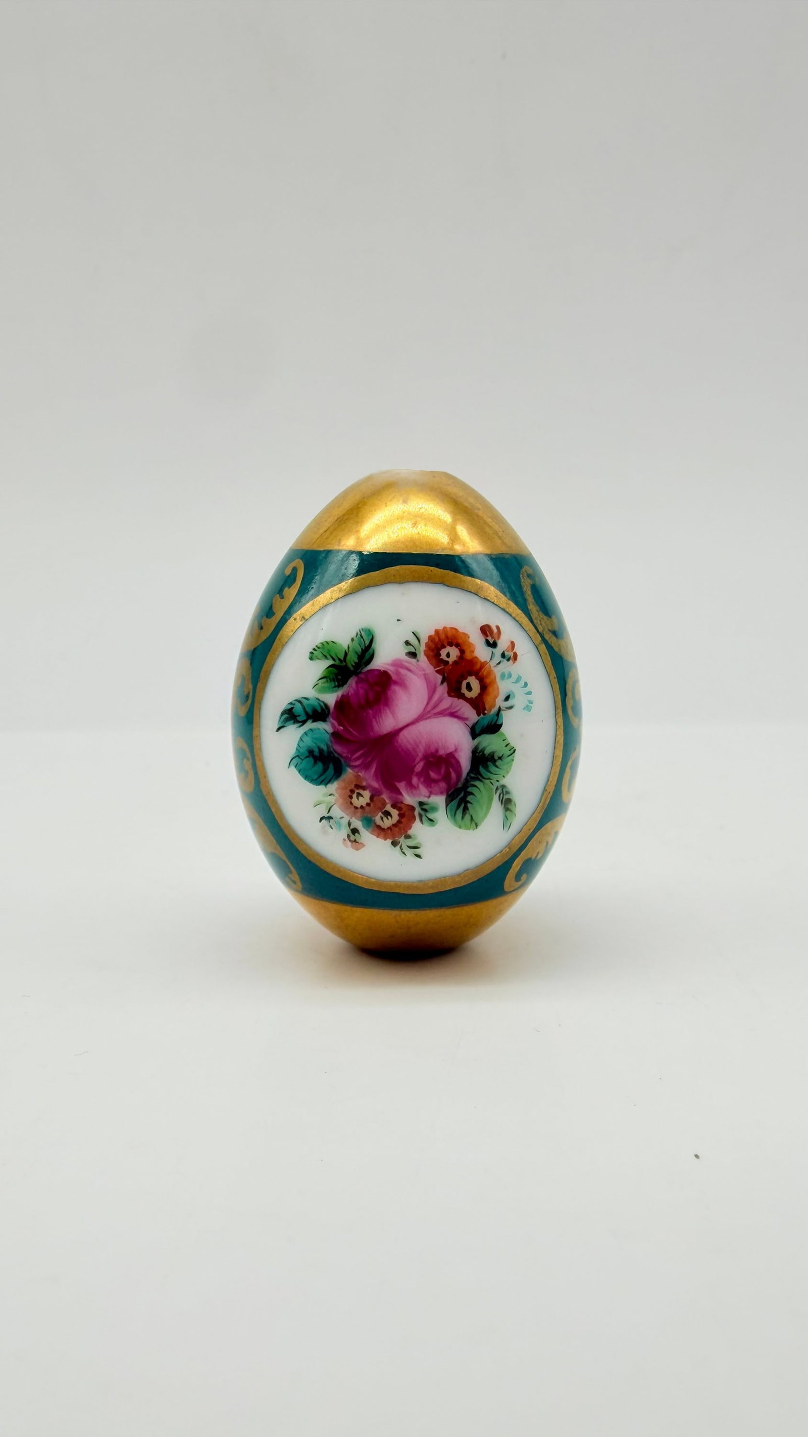 Russian Porcelain Easter Egg with a floral bouquet (1 of 8)