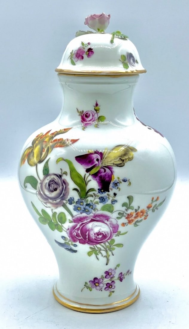 MEISSEN PORCELAIN COVERED VASE WITH FLORAL PAINTING, 19TH CENTURY (1 of 12)