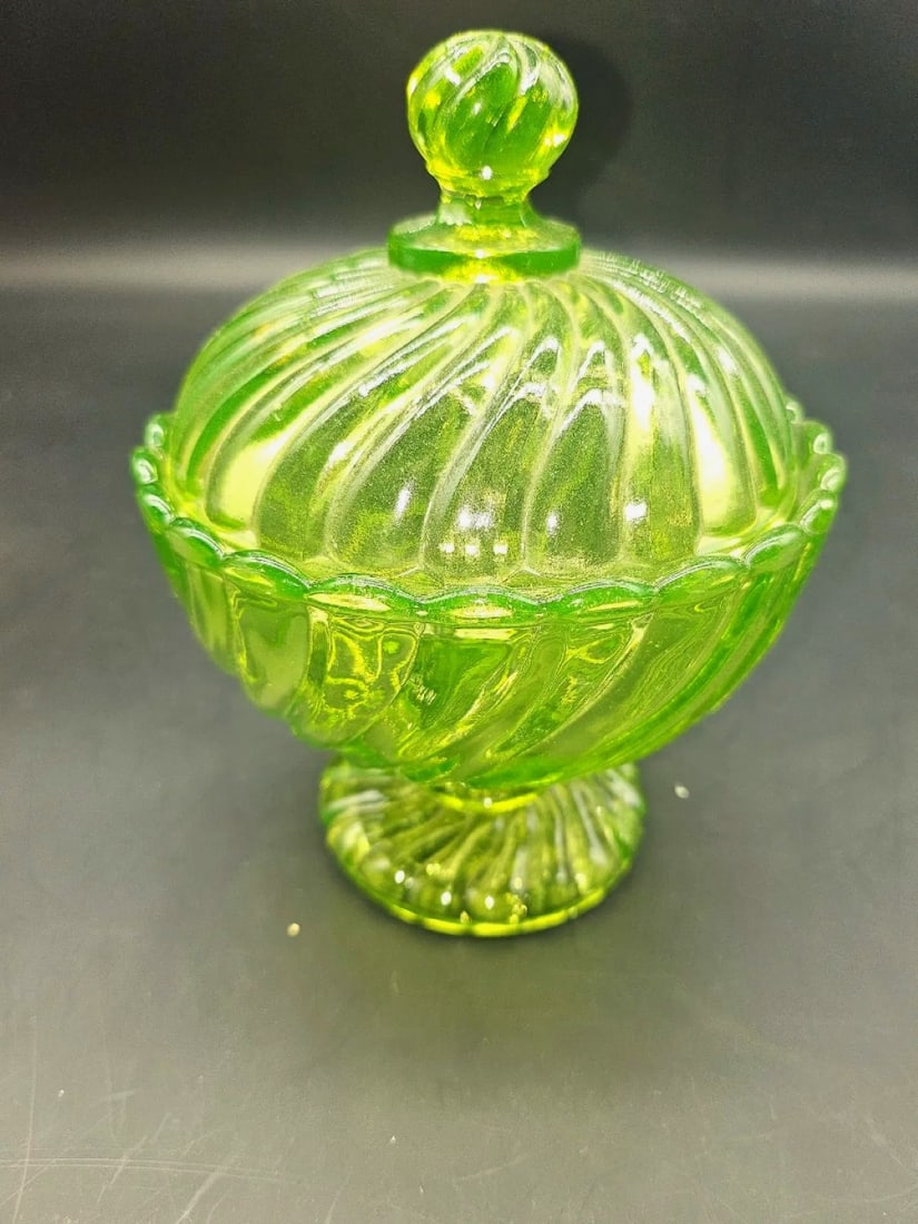 BACCARAT "BAMBOU TORS" URANIUM GLASS BONBONNIÈRE, LATE 19TH / EARLY 20TH CENTURY (1 of 9)