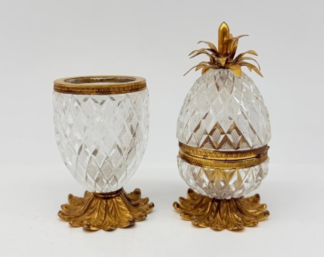 Pair Of Cut Crystal And Gilt Bronze Covered Pineapple Boxes, Charles X Period: A pair of lidded boxes in the shape of a pineapple, made of diamond-cut crystal; the band and frame are of chiselled and gilded bronze; the handle is topped with a plume of pineapple leaves; the openw