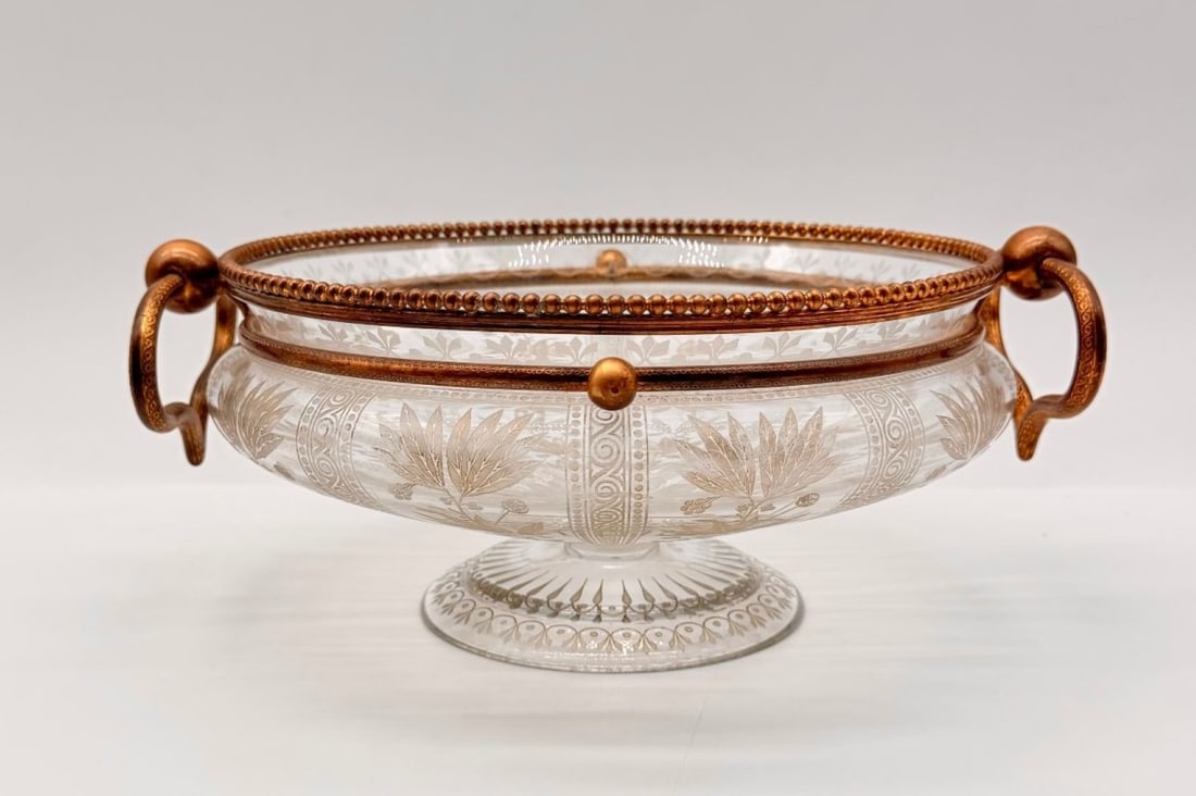 Baccarat, Engraved Crystal Centerpiece With Gilt Bronze Mount, Late 19th Century: Baccarat.Centrepiece on a moulded and acid-etched crystal pedestal, richly decorated with bands of stylised palmettes, foliage and neoclassical interlaced motifs enhanced with gold. It is set within a