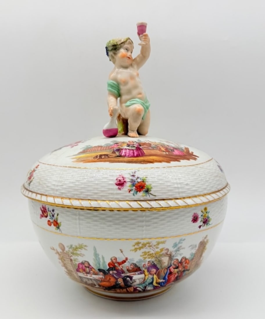 LARGE GERMAN PORCELAIN COVERED CENTERPIECE BOWL WITH BACCHIC PUTTO FINIAL,KPM BERLIN, 19TH CENTURY (1 of 12)