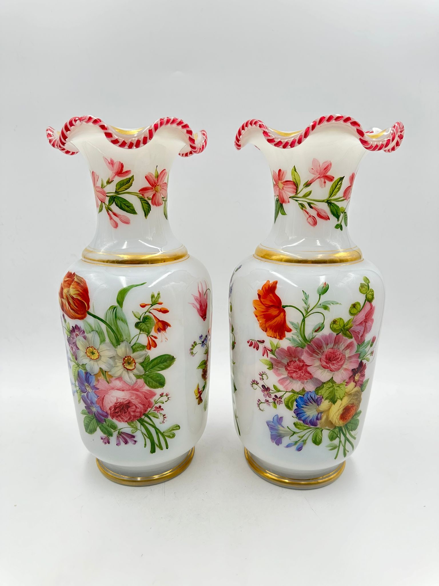PAIR OF FRENCH BACCARAT OPALINE GLASS VASES BY JEAN-FRANÇOIS ROBERT, LOUIS-PHILIPPE PERIOD (1 of 10)