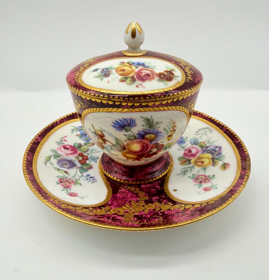 VINCENNES-SÈVRES PORCELAIN COVERED CUP AND TREMBLEUSE SAUCER (1 of 12)