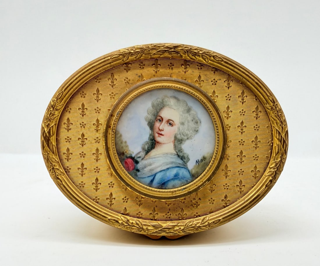 NAPOLEON III GILT BRONZE PATCH BOX WITH MINIATURE OF MARIE ANTOINETTE (1 of 12)