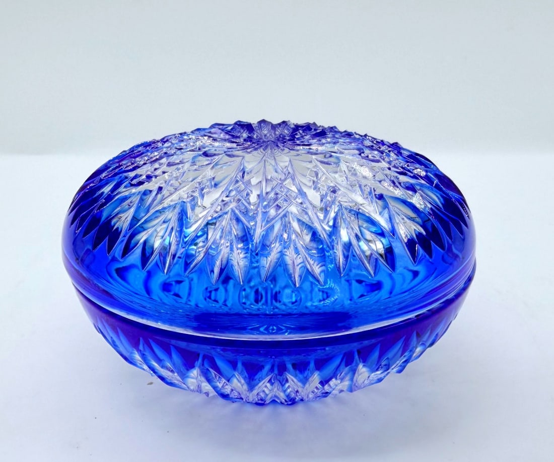 FRENCH SAPPHIRE BLUE CUT-TO-CLEAR CRYSTAL POWDER BOX, BACCARAT: A round French crystal powder or trinket box in cobalt/sapphire blue casing, cut-to-clear with an elaborate radiant starburst pattern on the lid and deep geometric diamond/faceted cuts along the lower