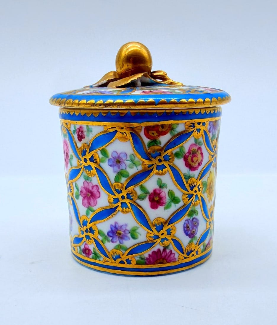 18TH-CENTURY VINCENNES / SÈVRES PORCELAIN COVERED POMADE POT (POT À OINTMENT) (1 of 12)