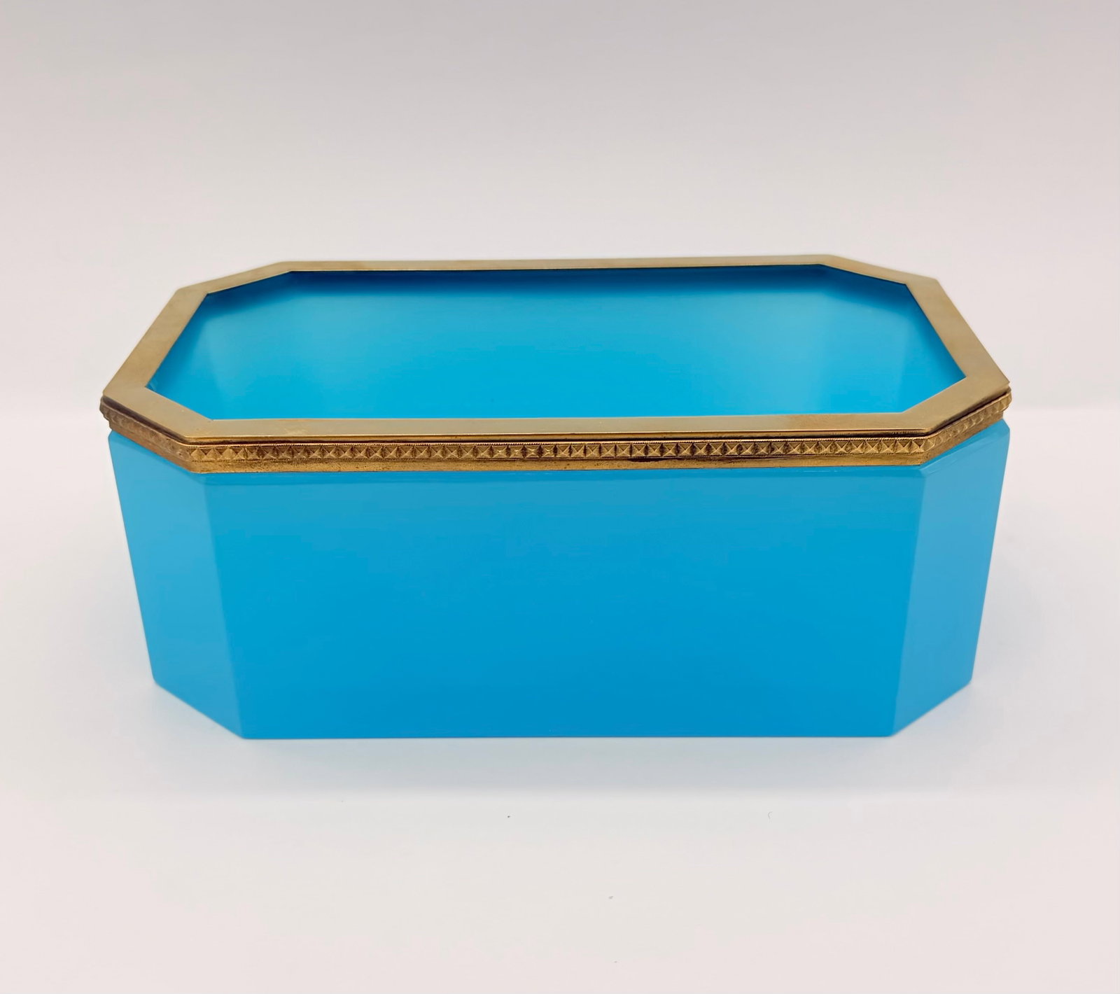 19TH-CENTURY FRENCH TURQUOISE BLUE OPALINE GLASS JARDINIÈRE: Otagonal jardinière or planter box crafted in vibrant turquoise blue opaline glass. Fitted with a chased gilt bronze (ormolu) rim mount decorated with a refined geometric diamond motif.France. 19th c