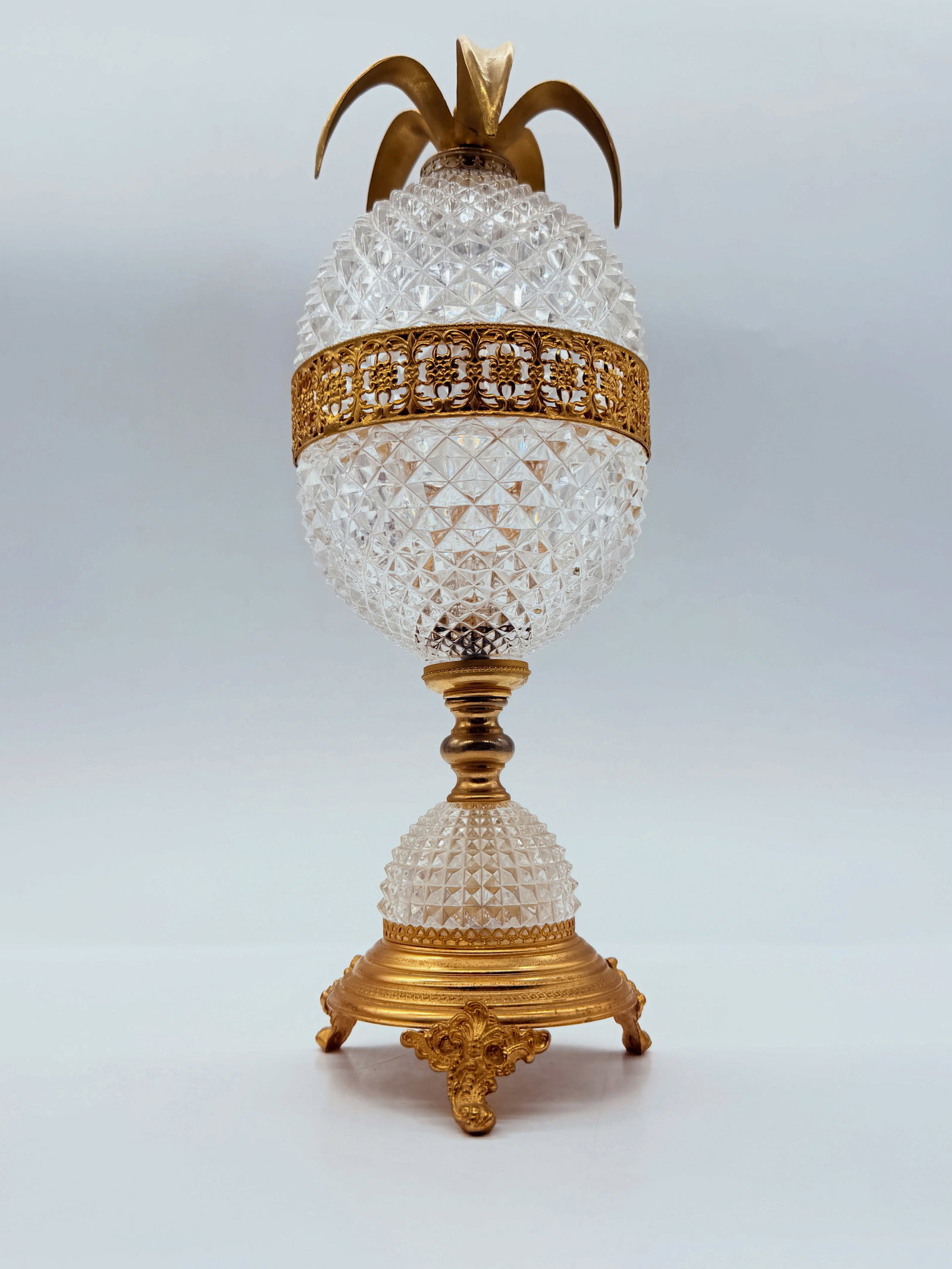 19TH-CENTURY MOUNTED CUT CRYSTAL CASKET (1 of 20)