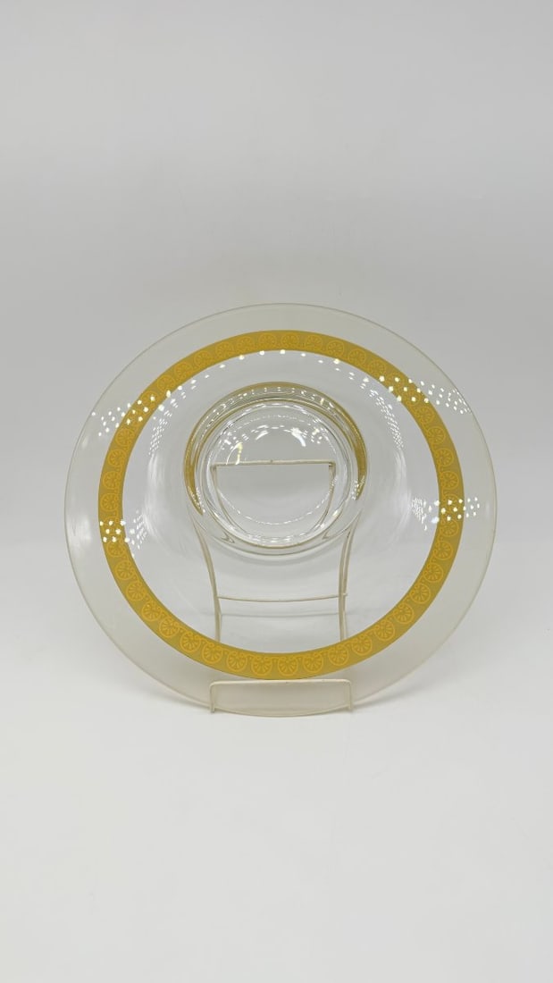 Baccarat, Art Deco Molded Crystal Centerpiece With Fine Gold Decoration: BACCARAT,Centrepiece in translucent moulded crystal, with a rim embellished with a fine gold frieze, etched with palmette and interlaced motifs.France. Art Deco period.D_34 cmVery good overall conditi