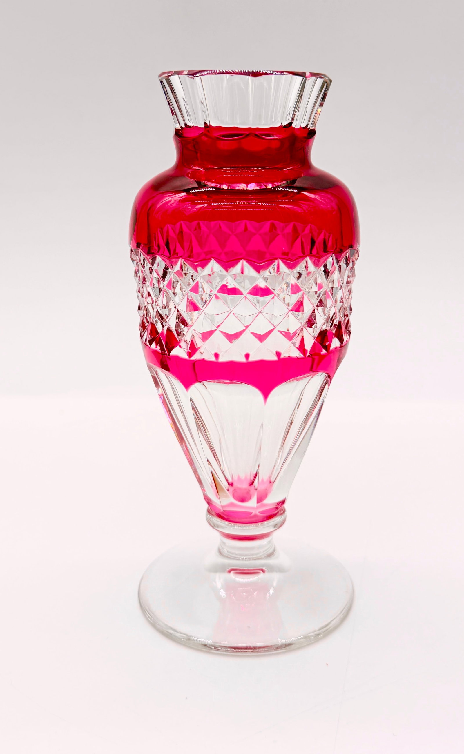 FRENCH BACCARAT. VAL SAINT-LAMBERT 19TH-CENTURY OVERLAY CRYSTAL VASE. SIGNED (1 of 17)