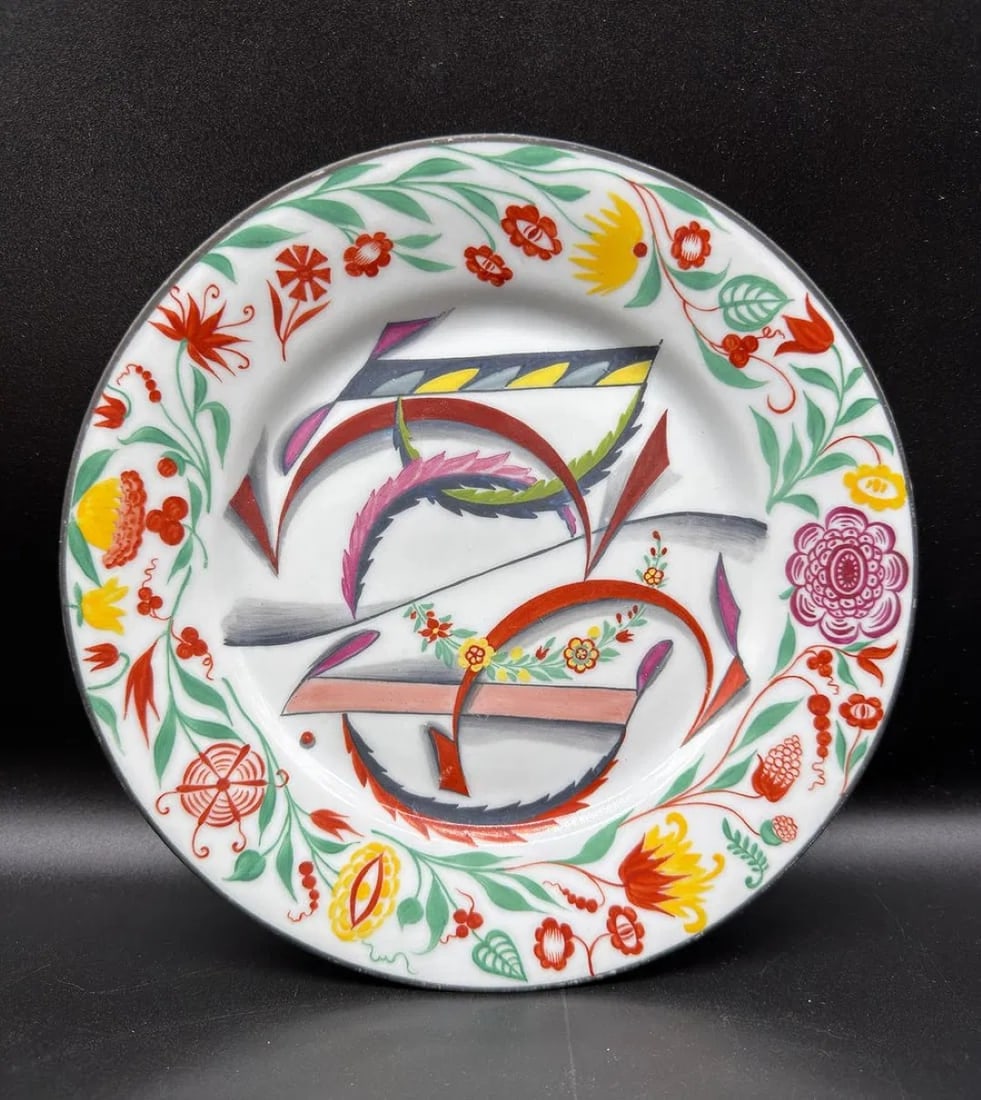 Imperial Porcelain Manufactory, St Petersburg | A Suprematist Porcelain Plate, 1903 and 1921 (1 of 13)