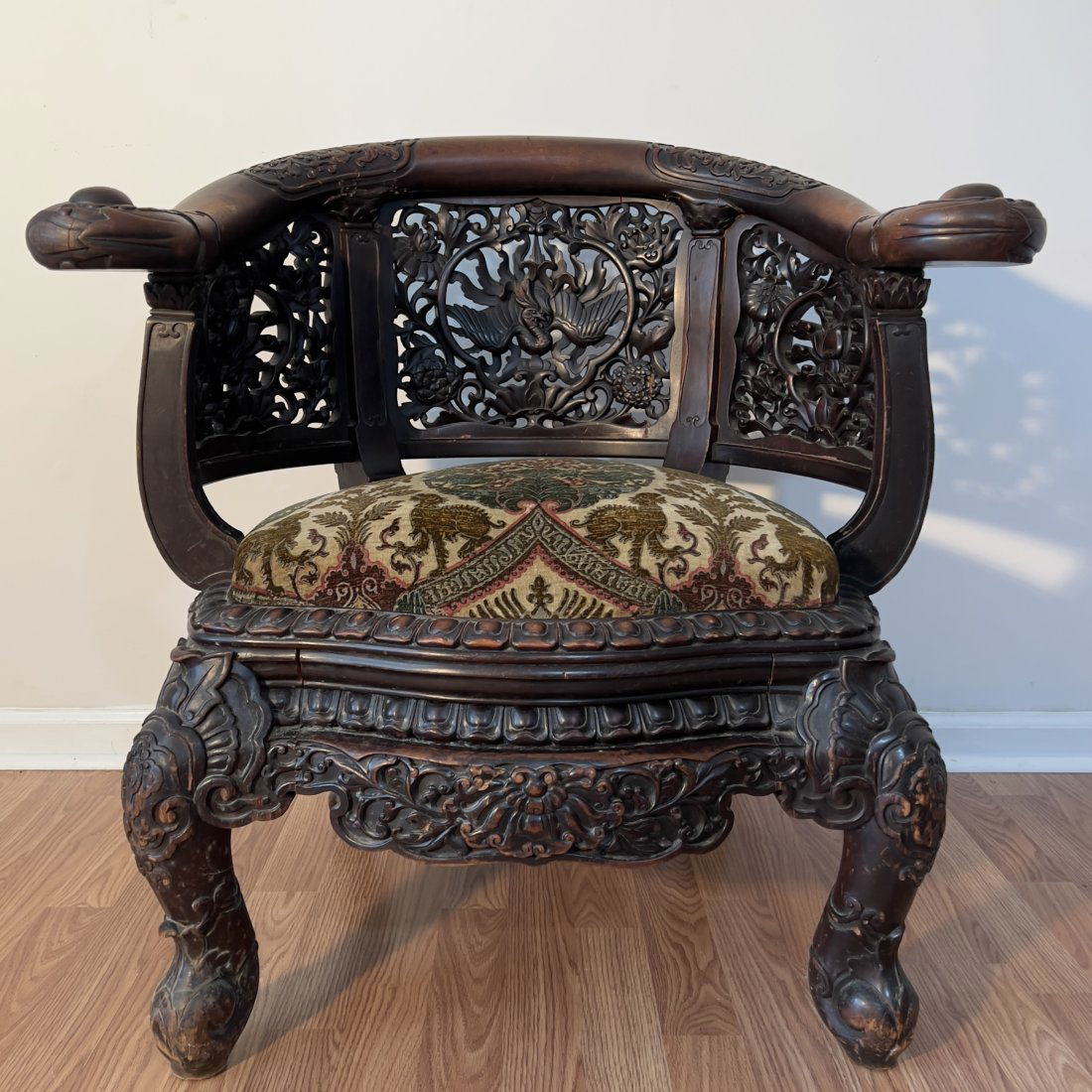A FINELY HAND CARVED ANTIQUE CHINESE HORSESHOE BACK CHAIR PHOENIX LOTUS (1 of 20)
