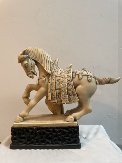 ALABASTER STALLION ON ALABASTER BASE STANDS 11 INCH X 11 INCH LONG: ALABASTER STALLION ON ALABASTER BASE STANDS 11 INCH X 11 INCH LONG, IN HOUSE SHIPPING $40 FREE PICK UP