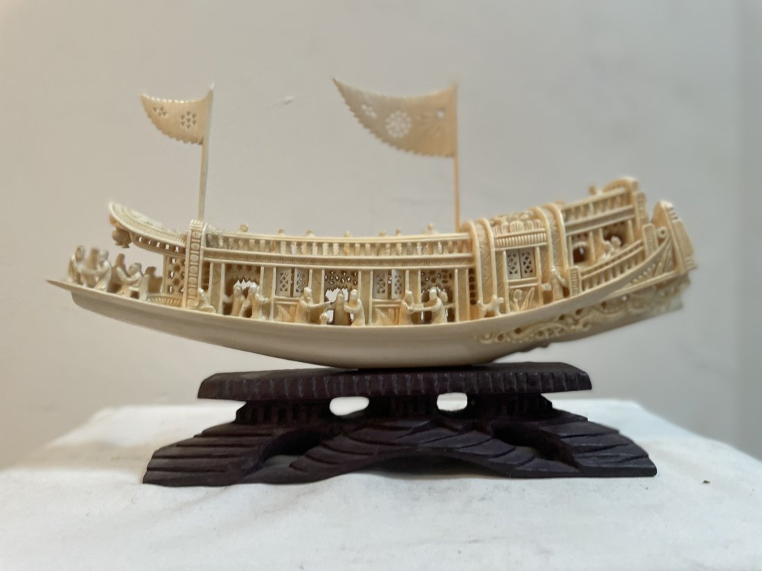 RARE ANTIQUE CHINESE CARVED BONE SHIP 10 INCH LONG: RARE ANTIQUE CHINESE CARVED BONE SHIP 10 INCH LONG ON A CARVED BASE, IN HOUSE SHIPPING $50 FREE PICK UP