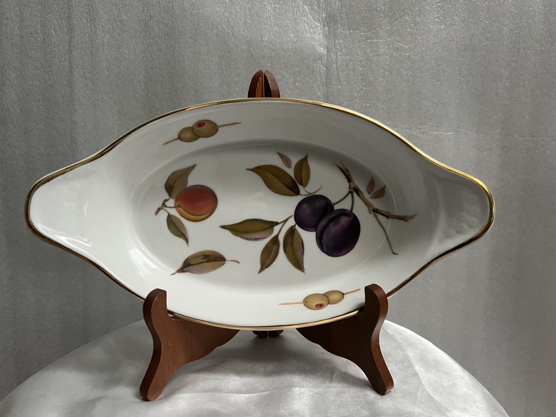 VTG 1968 Royal Worcester England FIREPROOF Oval Vegetable Bowl 9" Bone China: VTG 1968 Royal Worcester England FIREPROOF Oval Vegetable Bowl 9" Bone China IN HOUSE SHIPPING $20 FREE PICK UP