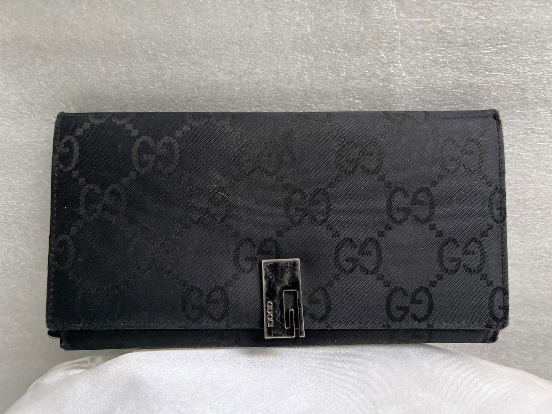 VINTAGE BLACK GUCCI WALLET (1 of 4)